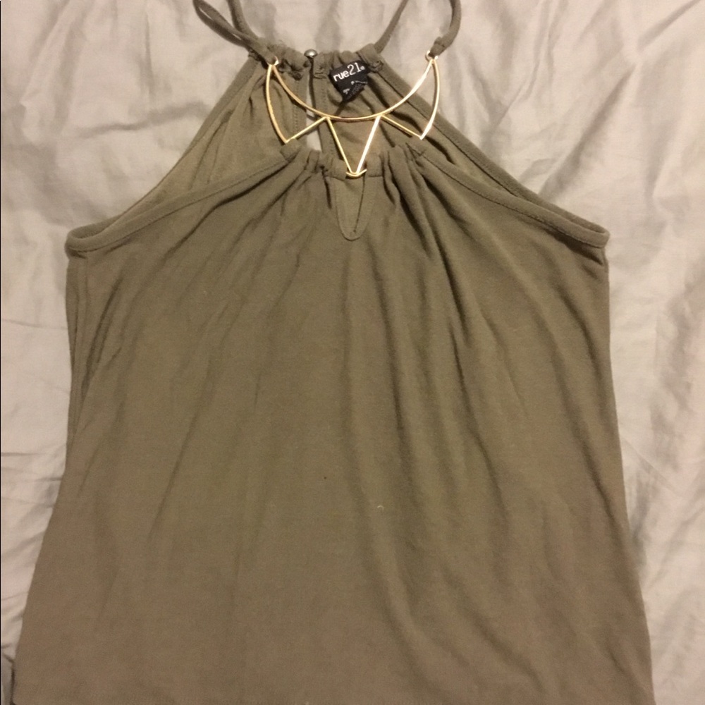 🌴Olive green tanktop with gold neck embellishment